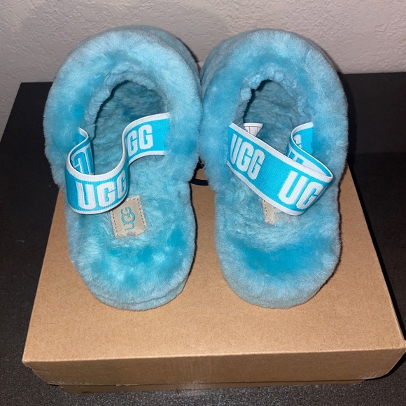 Baby blue UGG slippers sz 6W - Picture 2 of 2